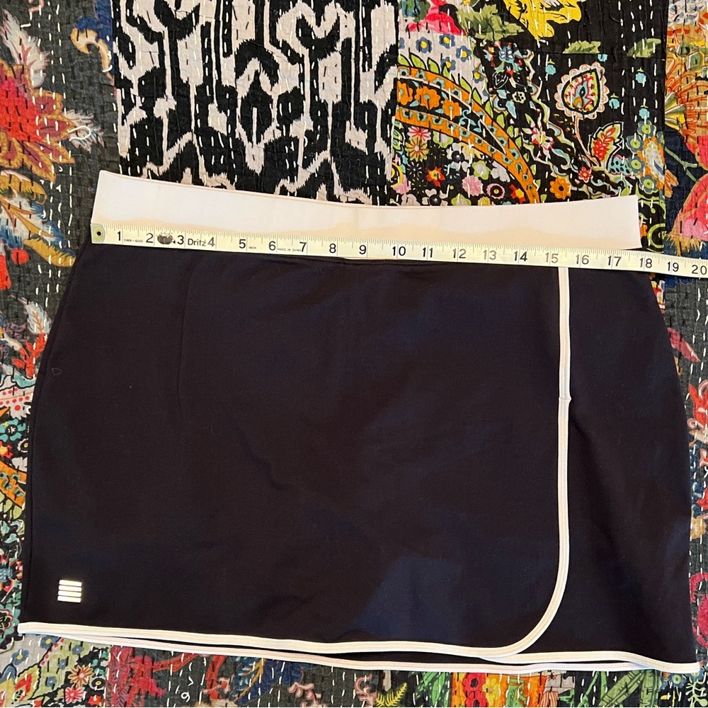 LandsEnd Skort, size Large (14-16), navy with white trim